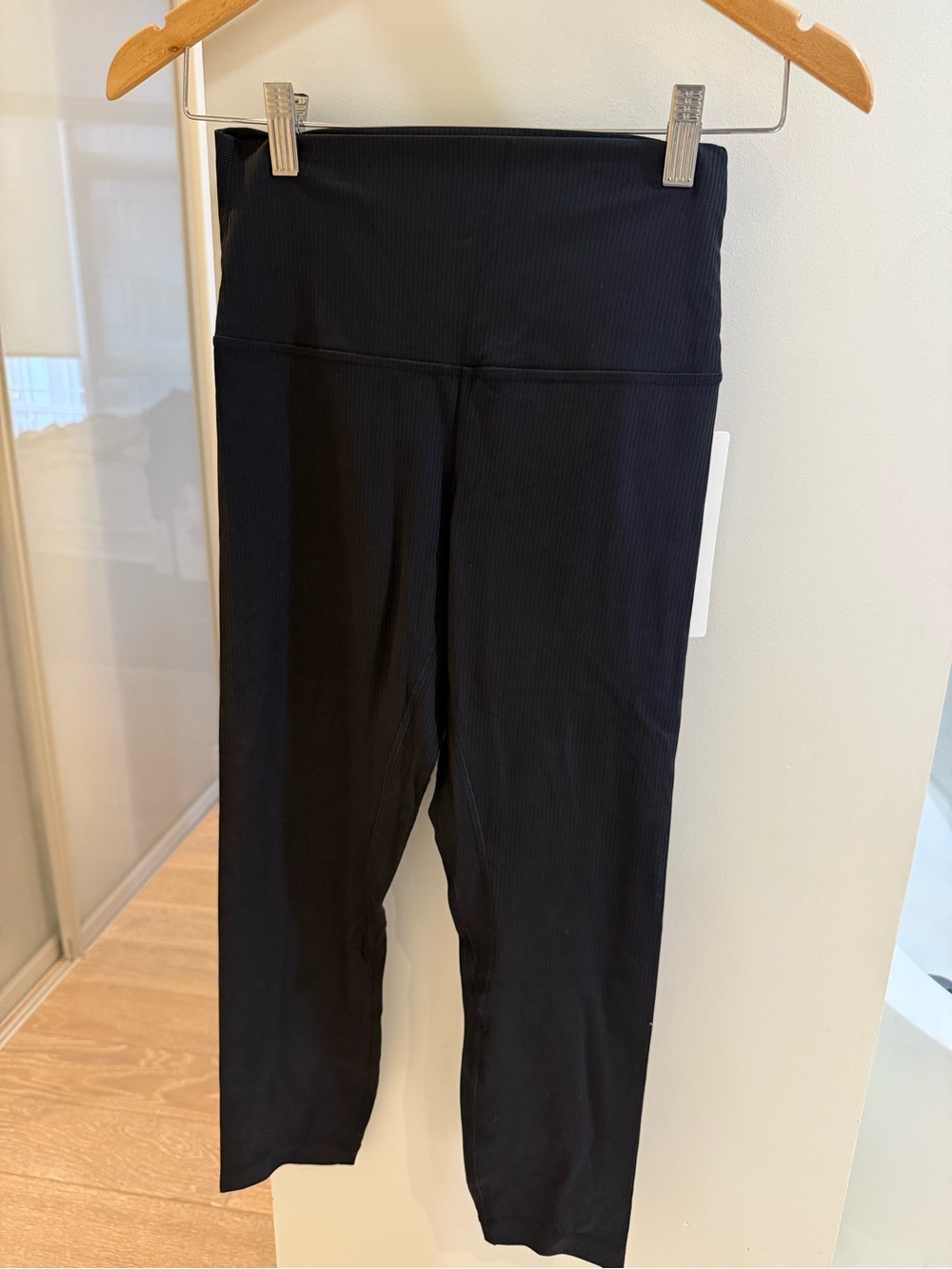 BNWT lululemon Ribbed Cropped Align size 6